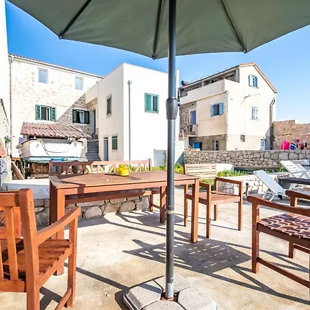 In With Wifi Vikendica Betina (Sibenik-Knin)